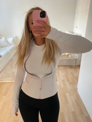 Lululemon define jacket - Rosa lululemon define jacket, köpt på Lululemon. Storlek 2 