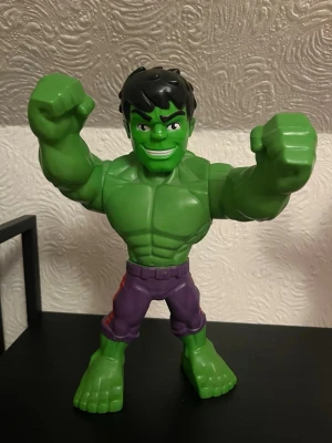 Stor Hulk-figur i plast - Hulken leksak, armarna går att röra