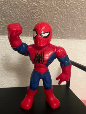 Spiderman actionfigur - Hyfsat stor spiderman leksak, armarna går att röra