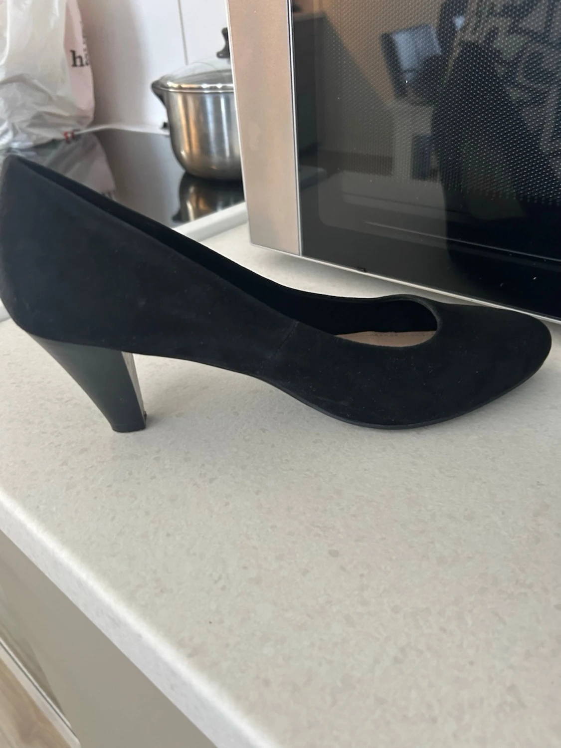 Svarta pumps i mocka-look - 1