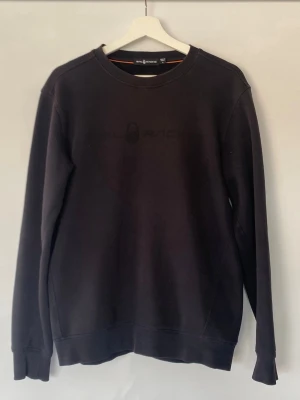 Sail Racing tröja  - Säljer denna snygga Sail Racing tröja. I storlek M men passar S i bra skick.