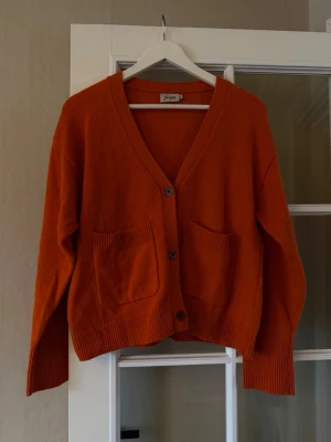 Kofta - Kofta från Jumperfabriken, storlek S.