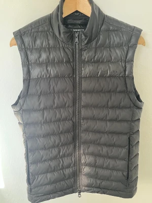 J.Lindeberg väst - Fint skick, inga defekter | storlek S