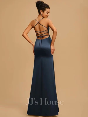 Mörkblå balklänning - Mörkblå balklänning från jj’s house, använd en gång så har inga defekter. Kan skicka egna bilder om det efterfrågas. Kan gå ner mycket i pris vid snabb affär 