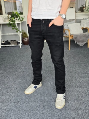 Jacob Cohën jeans - Snygga svarta Jacob Cohën jean i storlek 32/32. Superbilliga jämfört med nypris. Mycket bra skick! Skriv om du har några frågor. 😃