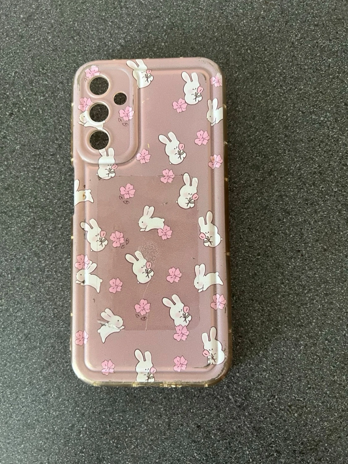 Sött mobilskal med kaniner och blommor