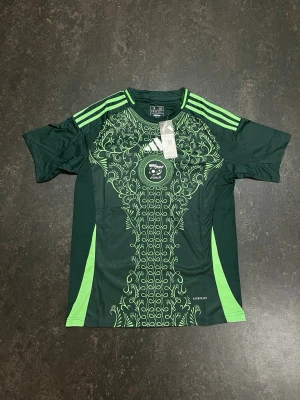 Algeriet matchtröja  - Algeriet matchtröja                                                        Stl S                                                                                   Helt ny                                                                               Thailand kvalite