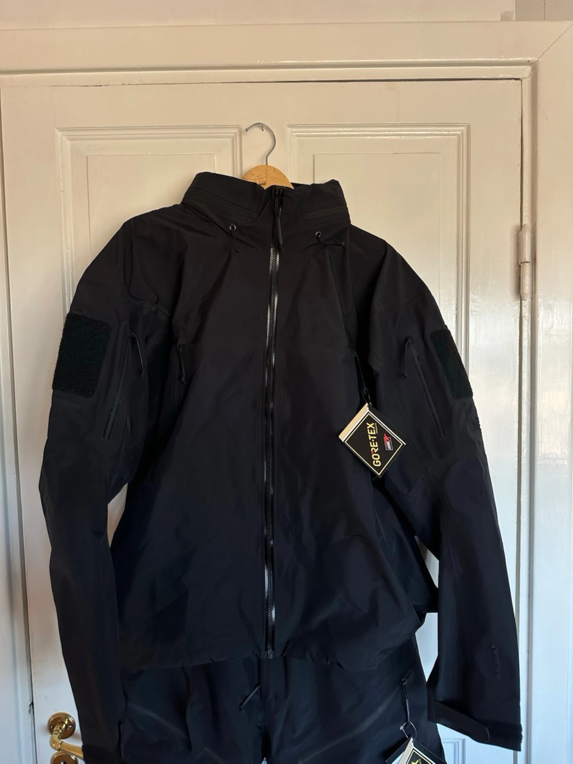 ARCTERYX LEAF ALPHA GEN 2 set, byxor och jacka helt nytt - 1