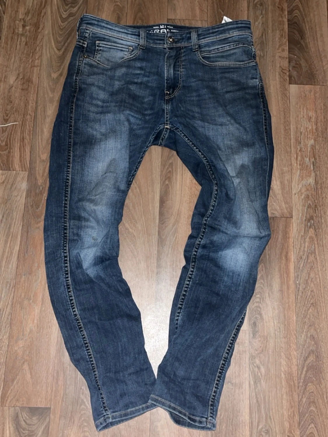 Mörkblå slim fit jeans