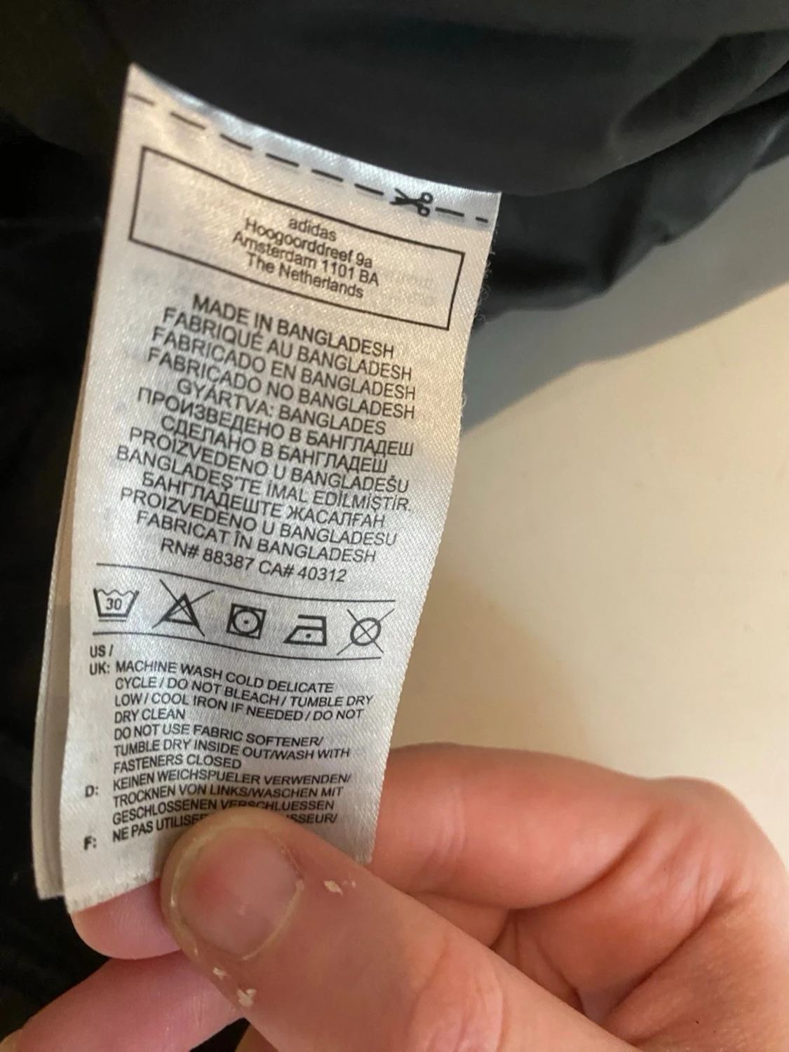 Svart dunjacka med huva från Adidas - 5