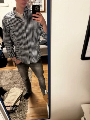 Ralph Lauren skjorta - Snygg rutig Ralph Lauren skjorta | Kanon skick | Modellen på bilden är 182 och väger 70 kg | P062