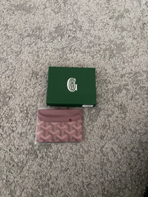 Vinröd goyard plånbok  - Sprillans ny goyard plånbok.  