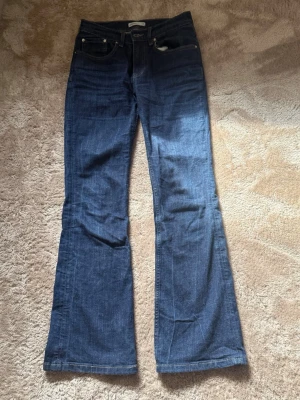 Blå bootcut jeans Gina Tricot - Strl 36 petite, fint skick 
