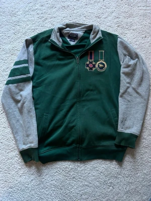 Byford tröja - Snygg hoodie från Byford i storlek L. Tröjankommer självklart nytvättad! Fråga vid minsta lilla fundering📦