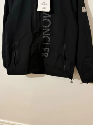 Moncler windbreaker - Helt ny aldrig använd.