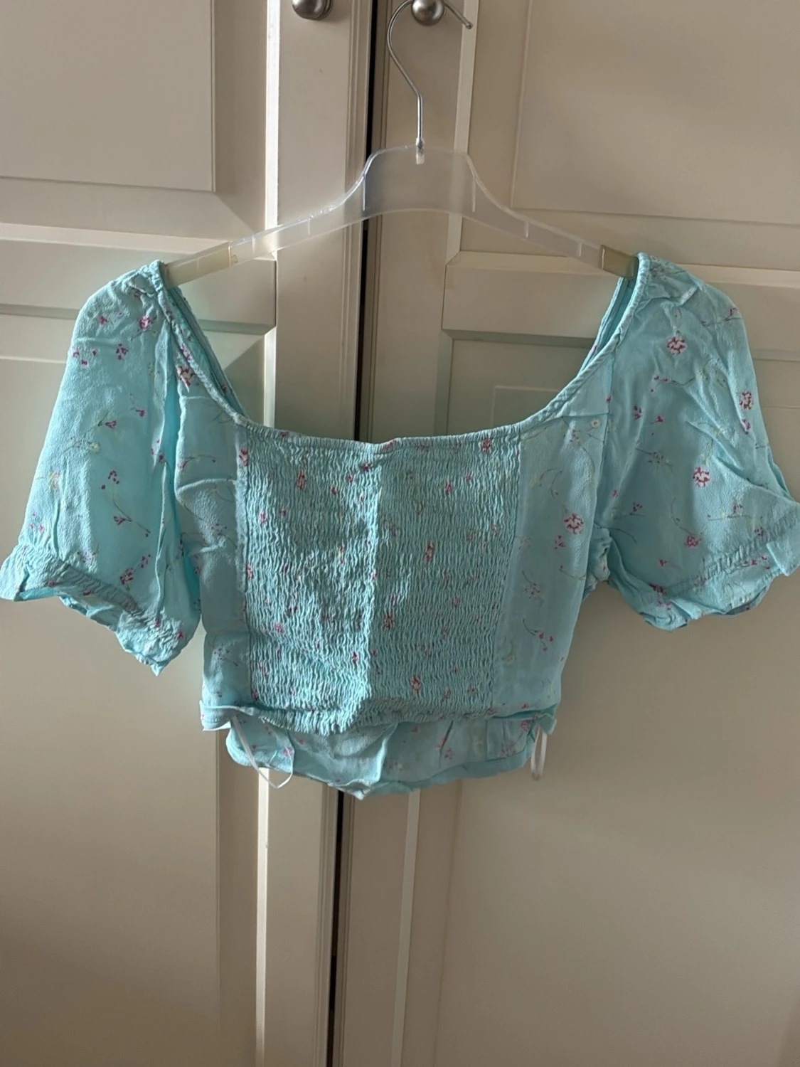 Blommig blå omlottopp med knyt från Y.A.S. - 5