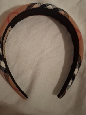 Fint hårband med mönster - Ett unkit klassiskt hårband