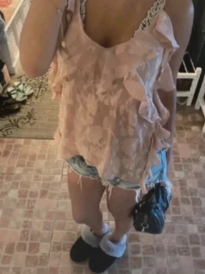 Zara Topp  - fin topp från Zara, säljer den då den inte kommit till användning och är lite för stor för mig!💓