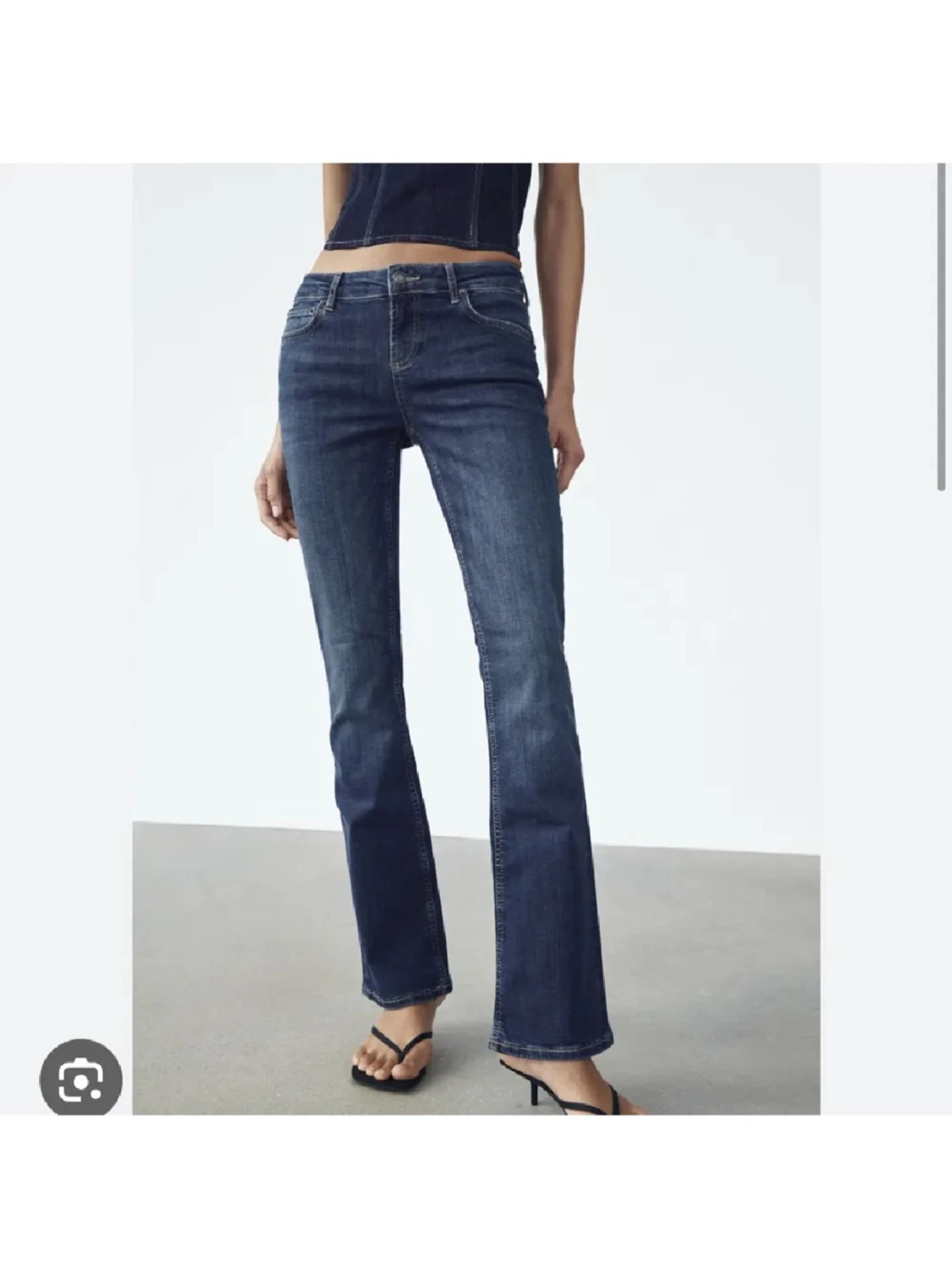Mörkblå bootcut jeans från Zara