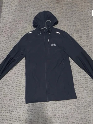 Svart under armour vindjacka - Snygg jacka