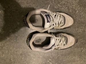 Nike air skor - Nike air skor säljer den för 400 men värd 1000-1500