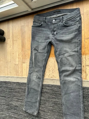 Nudie jeans herr - Nudie jeans herr storlek 31 l30 men passar w32 i midjan. Mycket bra skick 