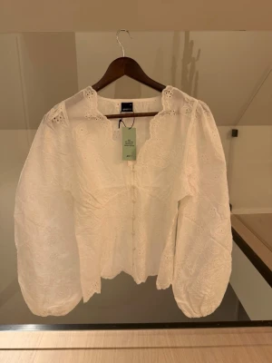 Blus Gina tricot  - Supefin blus från Gina tricot, prislapp sitter kvar! 
