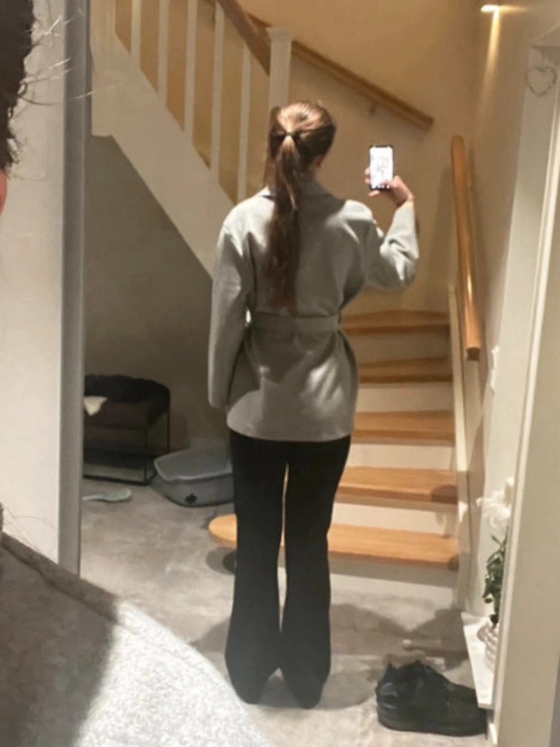 Grå kappa med bälte  - 1