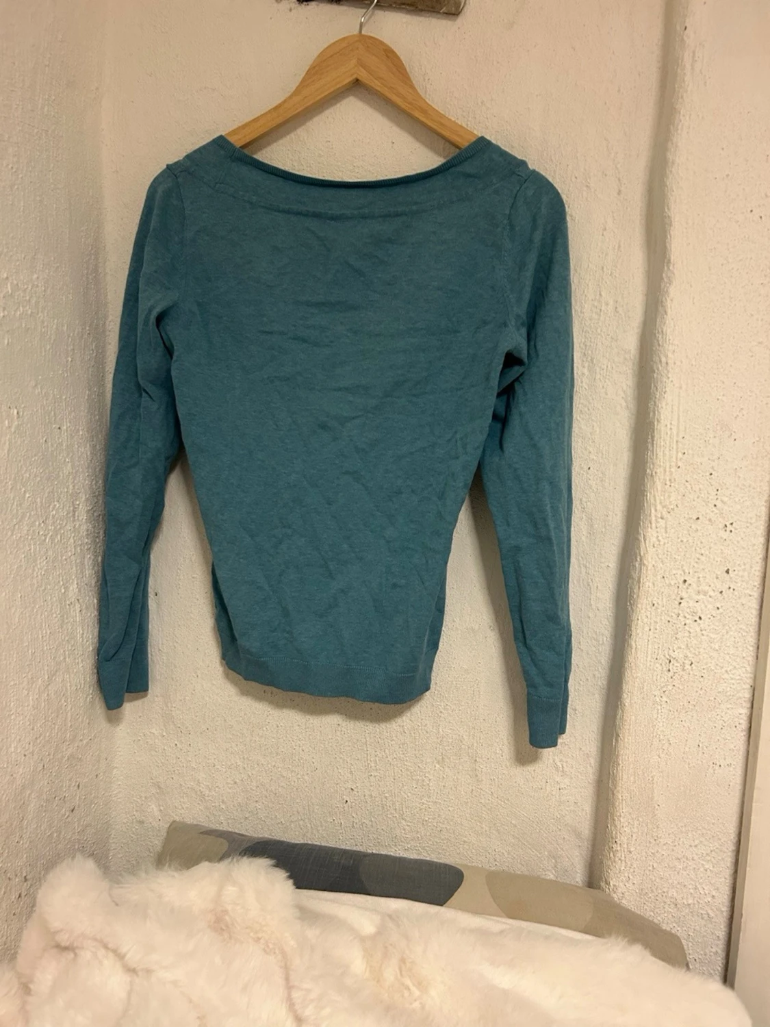 Blå långärmad tröja med v-ringning - 2