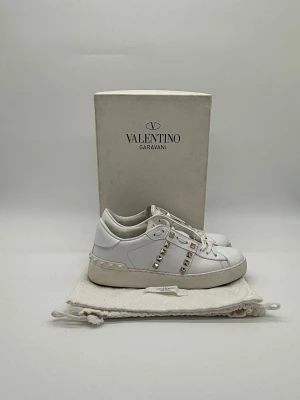 Valentino rockstuds  - Snygga valentino rockstuds med mycket bra skick i storlek 36