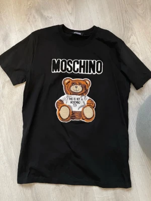 T-shirt  - Hej säljer en fin T-shirt 