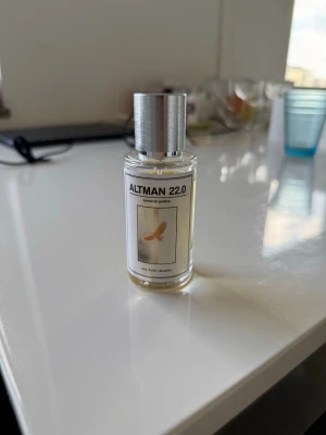 Altman 22.0 Extrait de Parfum - Altman 22.0 Extrait de Parfum från the bold chemist. Perfekt för dig som vill sticka ut på speciella tillfällen. Cirka 40 ml kvar