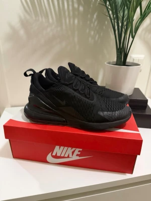 Nike Air Max 270  - Riktigt sköna 270 i inprincip kanon skick. Storlek 42 