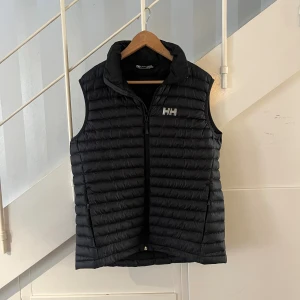 Helly Hansen väst - En riktigt slitstark väst från helly handen. Skick 7/10. Org pris 1500kr