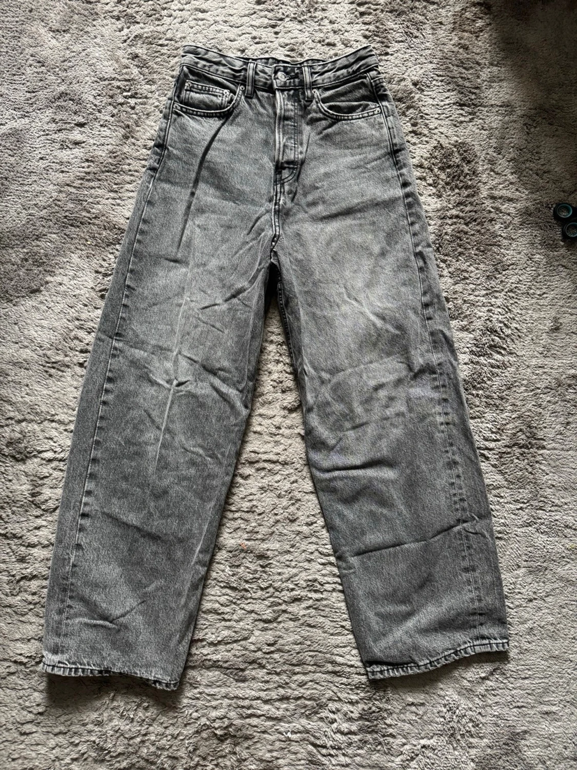 Grå baggy jeans från Gina tricot 