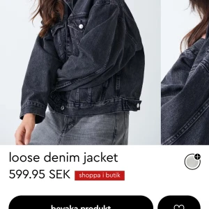 Slutsåld jeans jeansjacka - Super snygg slutsåld jeans jacka från Gina! Den är avklippt längst ner , gjort sjölv men ser snyggt ut skriv för egna bilder 
