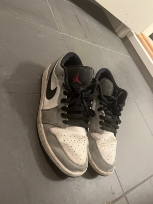 Jordans - Säljer dom här då dom inte kommer till användning pris kan diskuteras!