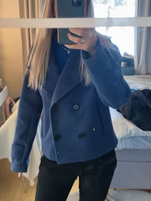 Mörkblå kappa - Fin mörkblå kappa kommer ej till användninh
