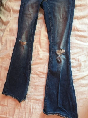 GINA JEANS - Unika gina jeans med hål coola fickor drm är i storlek s tall .