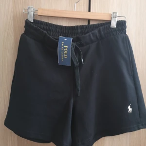 Ralph Lauren shorts strl. S-M - helt nya med lappen kvar, passar storlek S/M, bomull, midja 79cm, längd 35 cm