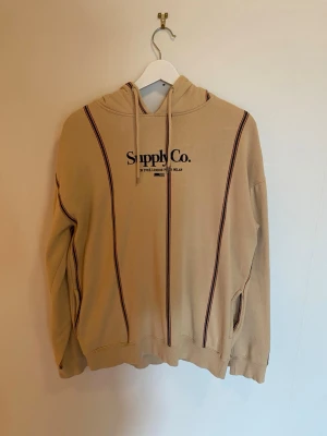Supply Co. hoodie - Supply Co hoodie i storlek L.