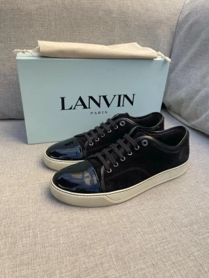Lanvin skor  - Hej, säljer nu dessa svin snygga lanvin skor. Skorna är i grymt skick!  Begränsat antal boxar och dustbag. Hör av dig vid frågor. 