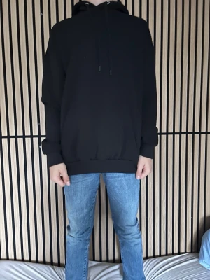 Pier one hoodie - Snygg hoodie från pier one som ni ser är den förstor för mig och jag är 166 den är i helt nytt skick