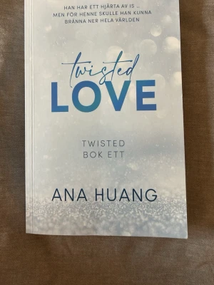 Twisted Love  - Säljer boken Twisted Love av Ana Huang. Pris kan diskutu