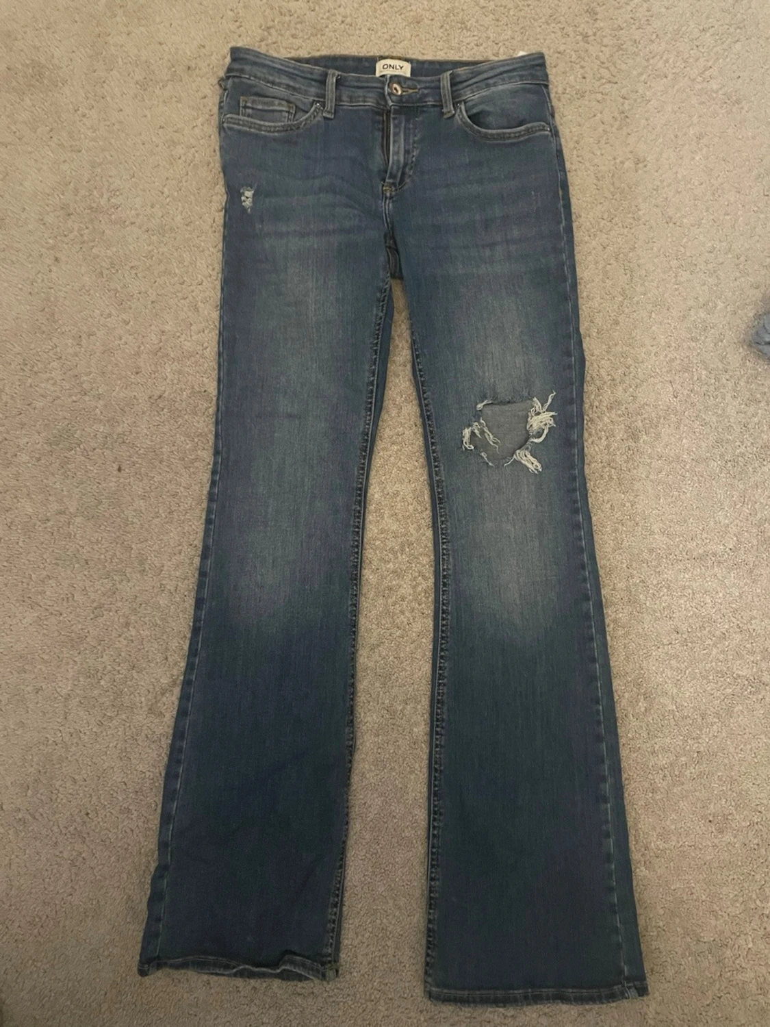 Blå bootcut jeans från ONLY