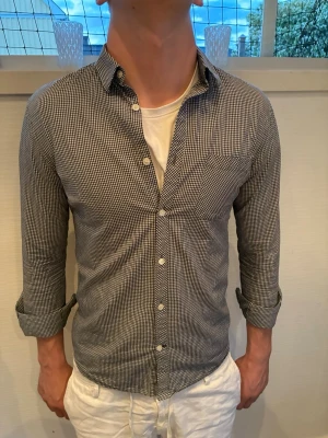 Blueprint skjorta S - Blueprint skjorta herr| storlek:S| pris:299kr| skick:9,8/10| hör av dig vid minsta lilla fundering eller fråga|