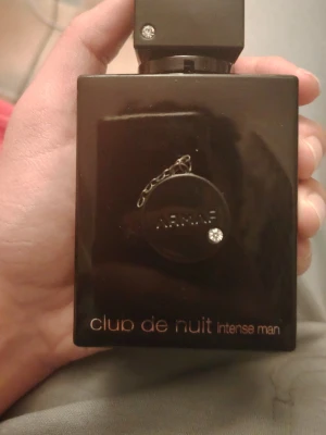 Club de Nuit Intense Man parfym - Säljer en Club de Nuit Intense Man från Armaf som är nästan full dvs, 98 ml full