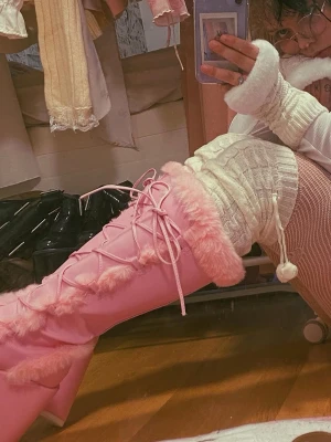 DEMONIA - Camel 311 - pink - Demonia camel 311s in pink! Owned for a few years but only worn out twice, so they’re in top condition!