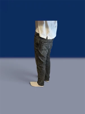 Mörkgråa slimfit jeans från Jack & Jones - Säljer ett par mörkgrå slimfit jeans från Jack & Jones. Jeansen är i strl W29 L32. De är endast använda några fåtal gånger. Skriv vid fler frågor🙌