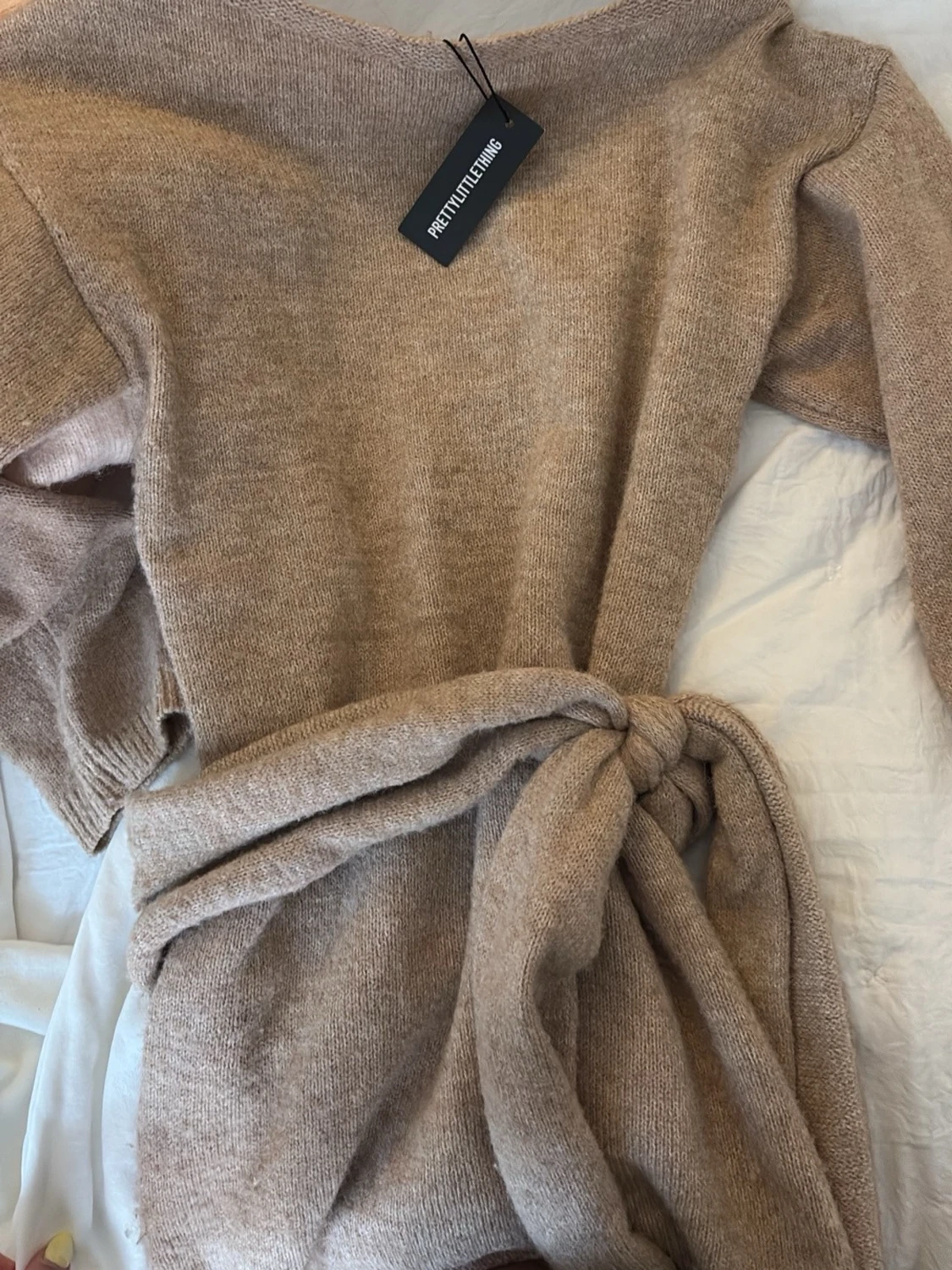Beige off shoulder klänning  - 1